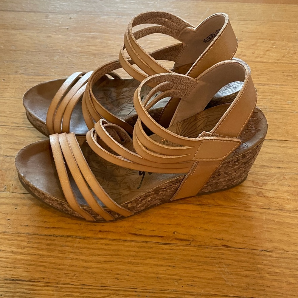 Blowfish wedge sandals size 7 never worn outside. Purchased, didn’t wear.